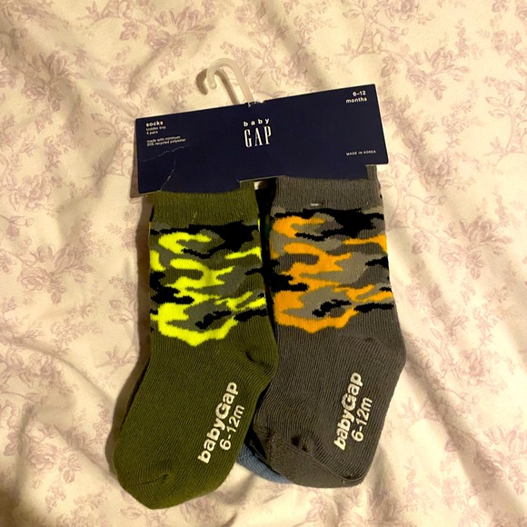 Baby gap socks - Picture 1 of 2